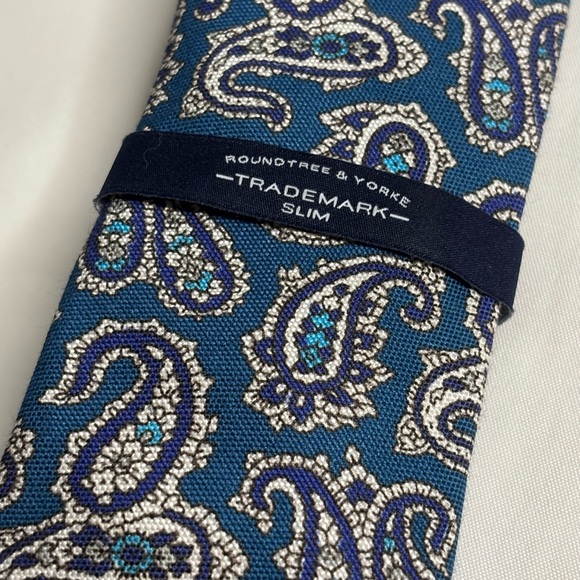 NEW! Roundtree & Yorke Blue Paisley Tie - Picture 1 of 3